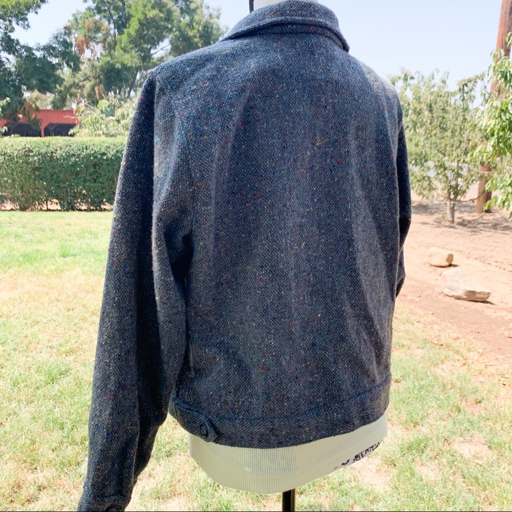 Jacket 🧥 - Picture 2 of 5